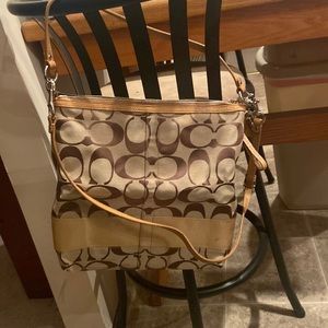 Used once or twice Coach shoulder and over the shoulder satchel/hobo purse!!